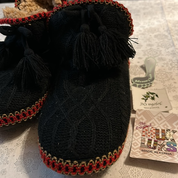 NWT MukLuk slippers - Picture 2 of 9